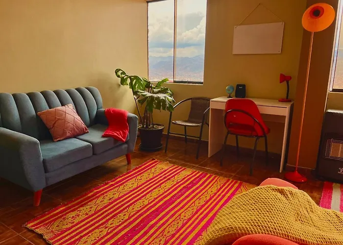 New Colorful & Artsy Home, Fam Perfect, Great Wifi For Working *