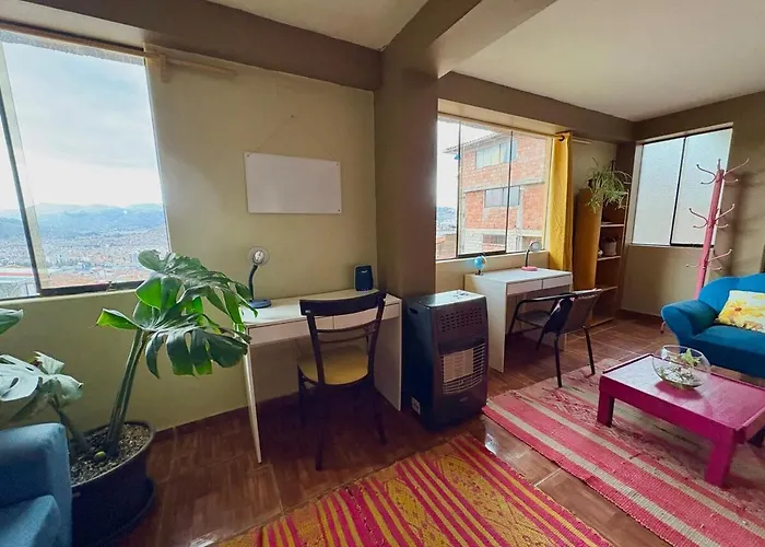 New Colorful & Artsy Home, Fam Perfect, Great Wifi For Working *