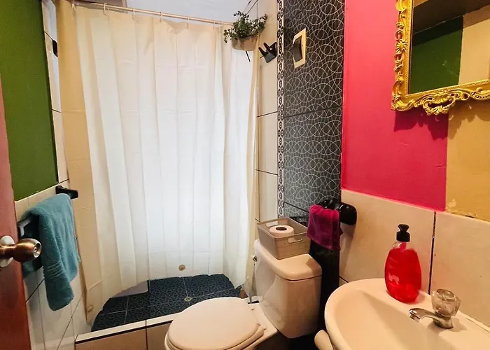 New Colorful & Artsy Home, Fam Perfect, Great Wifi For Working Apartamento